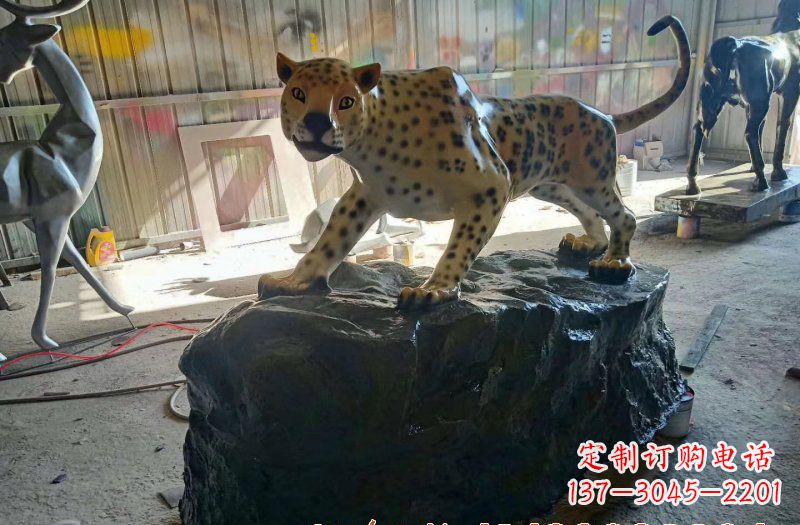 莆田玻璃钢豹子雕塑 (2)