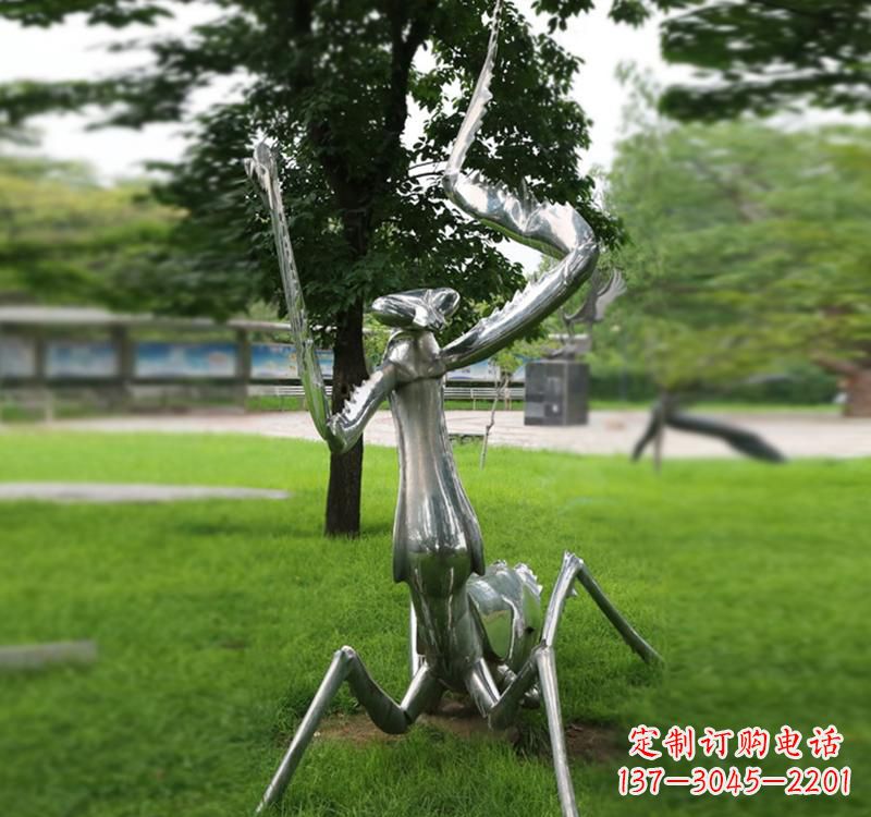 莆田不锈钢草坪螳螂雕塑