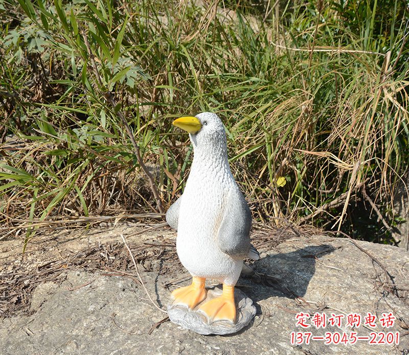 莆田和平鸽雕塑传递和平的美丽象征