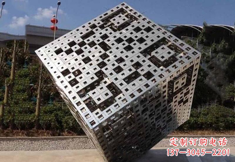 莆田不锈钢广场上的魔方雕塑