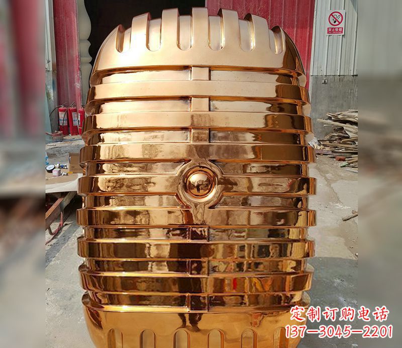 莆田不锈钢金话筒局部雕塑
