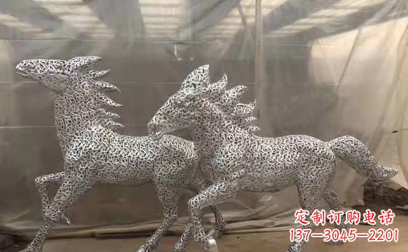 莆田不锈钢马雕塑精美而又富有动感