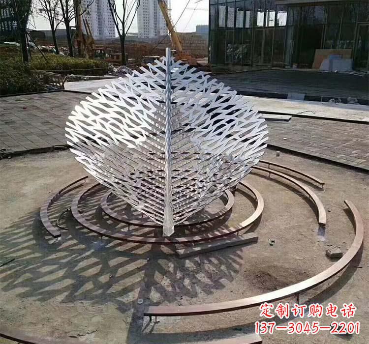 莆田不锈钢镂空树叶雕塑——给环境带来美丽