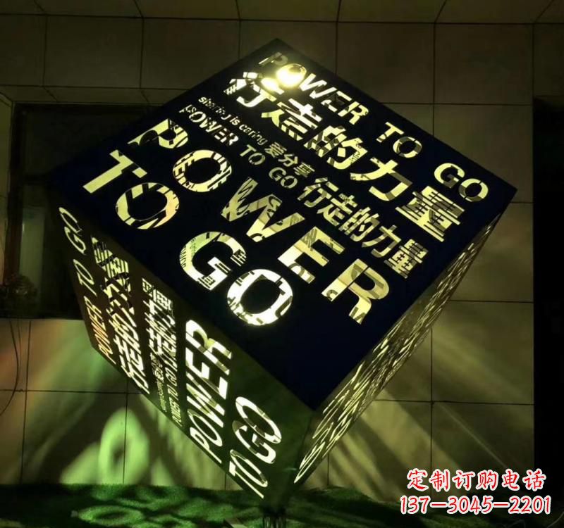 莆田不锈钢材质的魔方雕塑精致的艺术设计
