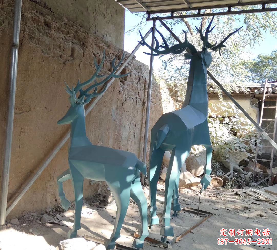 莆田不锈钢切面景观鹿雕塑——给景观增添优雅