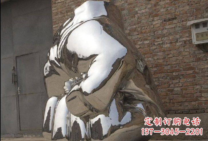 莆田不锈钢拳头雕塑给人以力量的象征