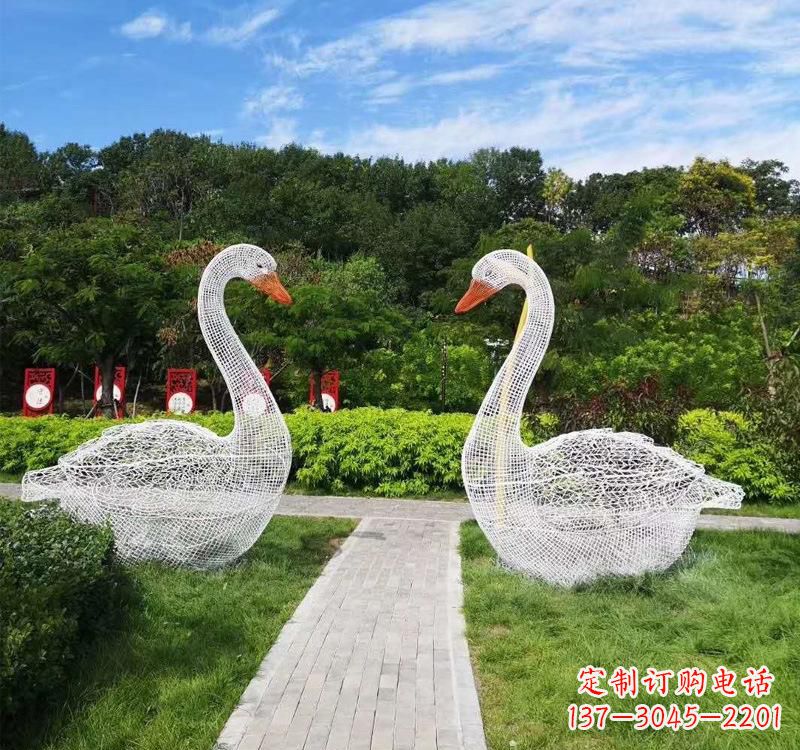 莆田不锈钢天鹅雕塑——象征着爱与和平