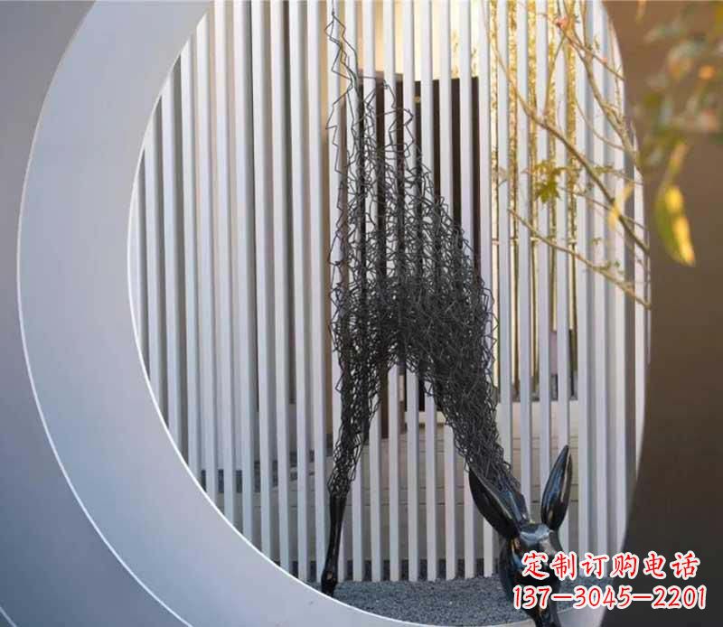 莆田不锈钢小区的长颈鹿雕塑
