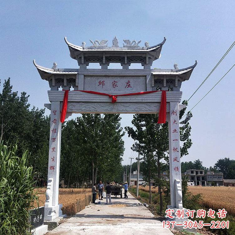 莆田古村落中的石牌坊雕塑