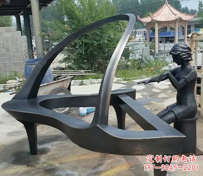 莆田弹钢琴广场抽象铜雕