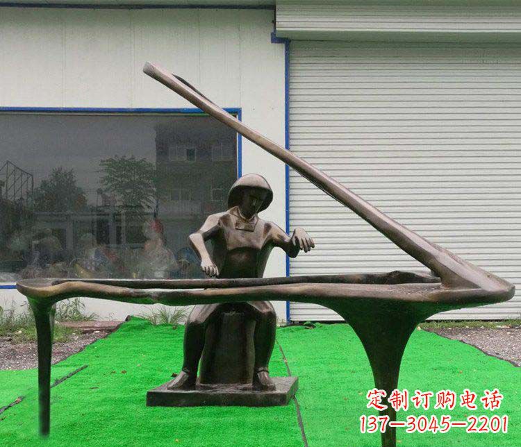 莆田公园弹钢琴的抽象人物小品铜雕