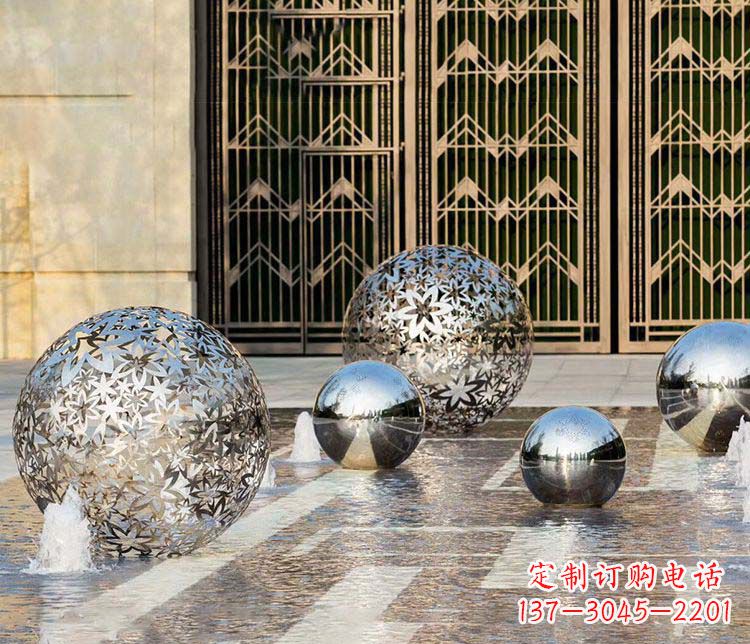 莆田欣赏自然的美:不锈钢花形镂空球喷泉雕塑