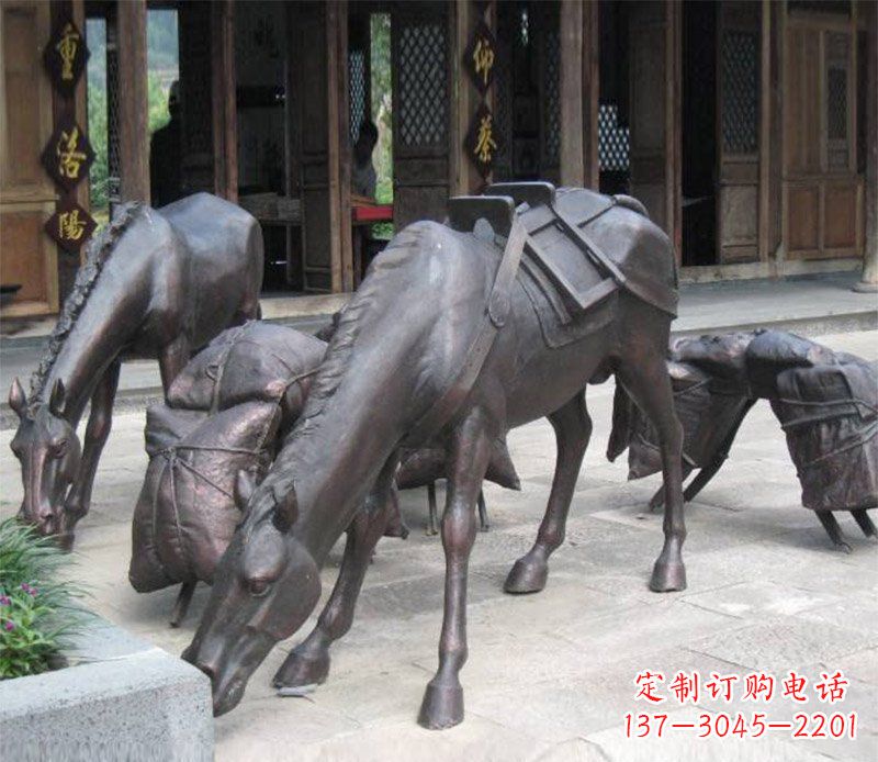 莆田拖行李的马动物铜雕