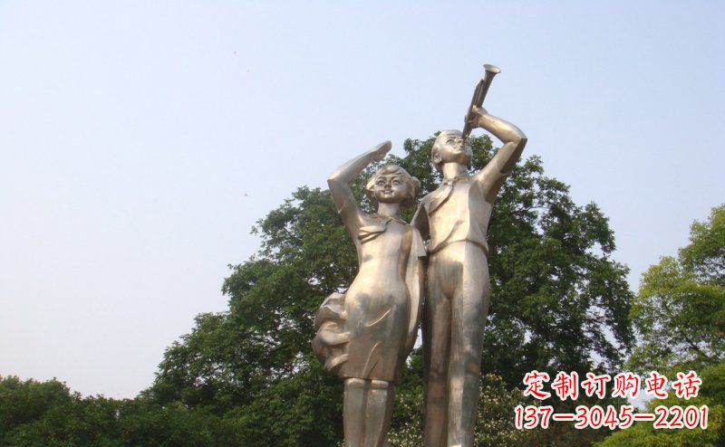 莆田校园吹军号敬礼的小学生人物景观铜雕