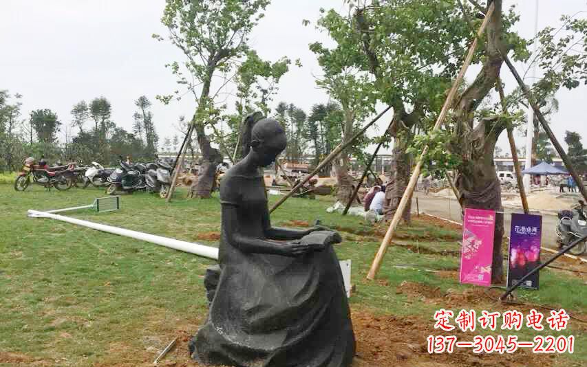 莆田校园看书女孩雕塑