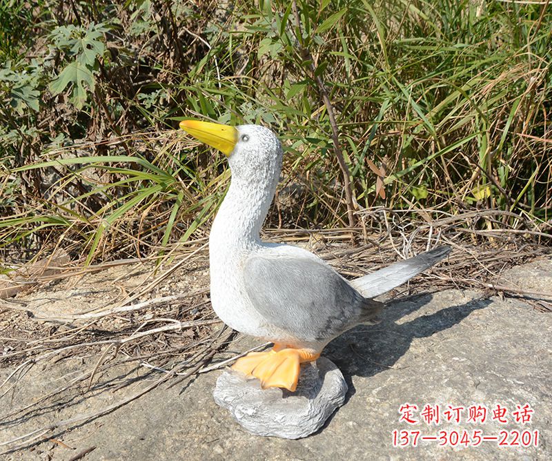 莆田学校雕塑和平鸽