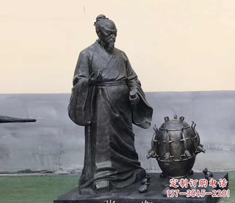 莆田学校张衡和地动仪铜雕