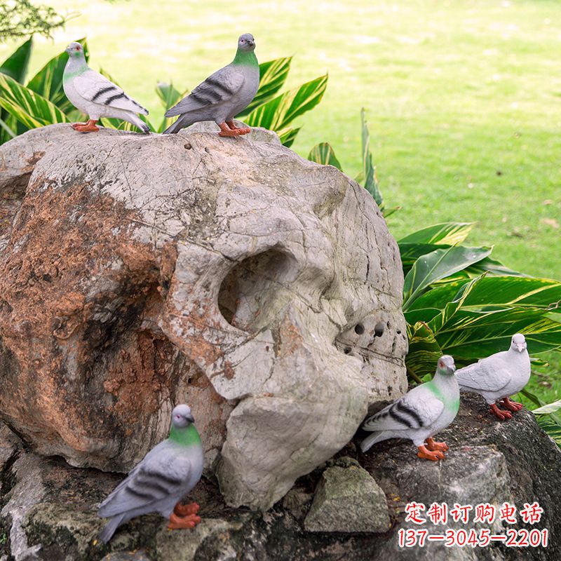 莆田众人托着和平鸽雕塑